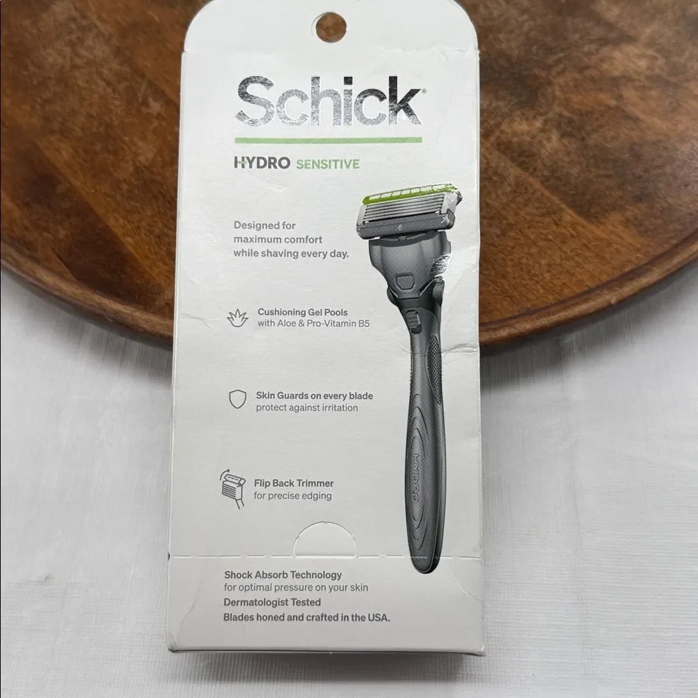 Schick Hydro Sensitive Razor + 2 Cartridges 5 Blades